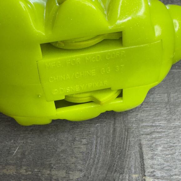 A Bug’s Life 1998 Vintage McDonalds Toy Heimlich Green Caterpillar Cake Topper - Picture 5 of 6